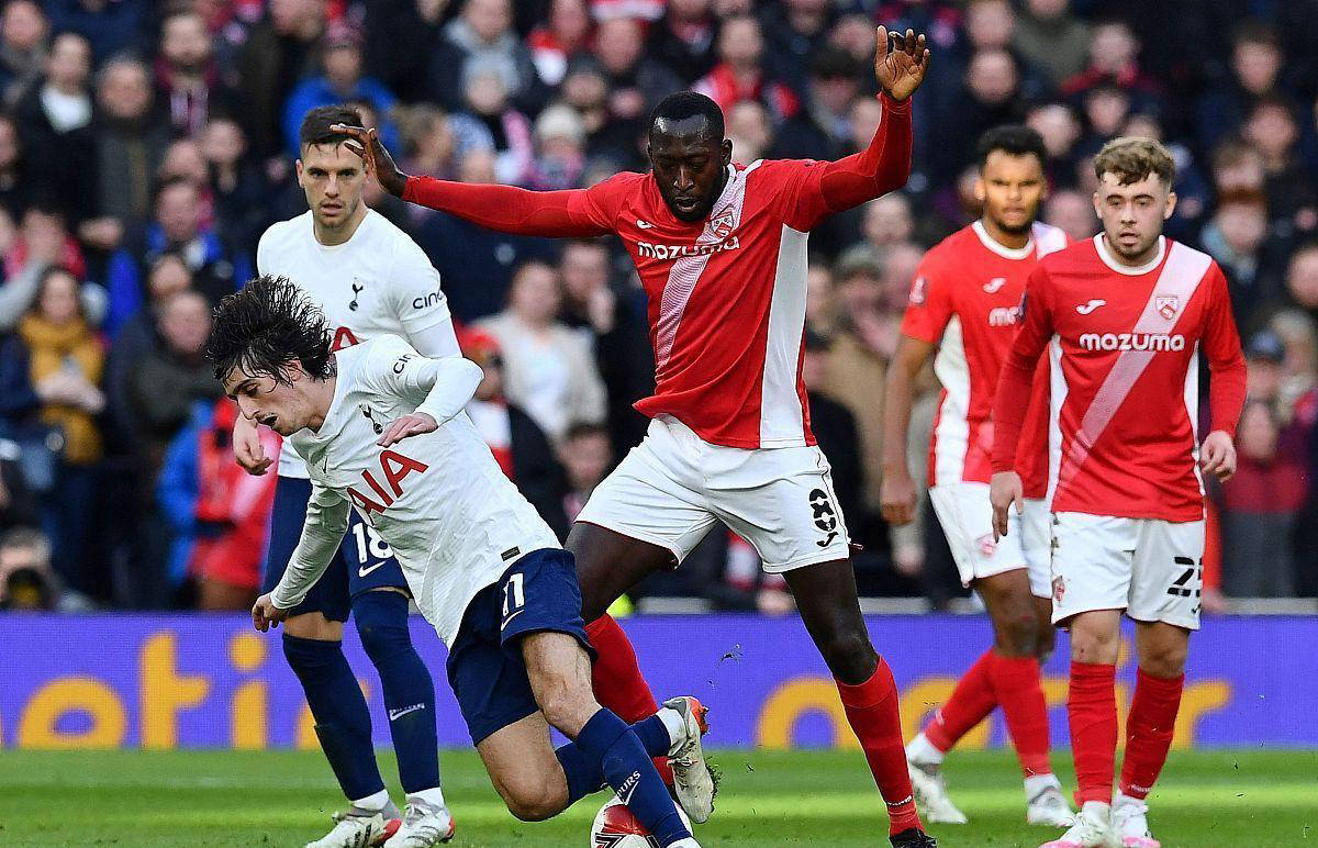 包含重磅！国际比赛日突围战来临国际米兰窗口期刷新队史纪录，费耶诺德赛前调整名单的词条华体会体育